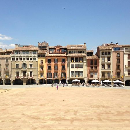 Apartaments Vicus 2 Con Vistas A La Plaza Mayor De Vic Luaran gambar