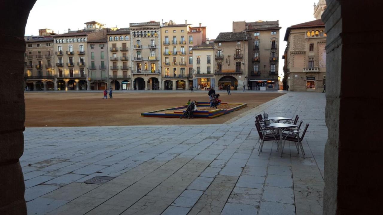Apartaments Vicus 2 Con Vistas A La Plaza Mayor De Vic Luaran gambar