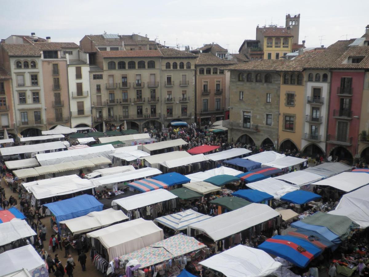 Apartaments Vicus 2 Con Vistas A La Plaza Mayor De Vic Luaran gambar