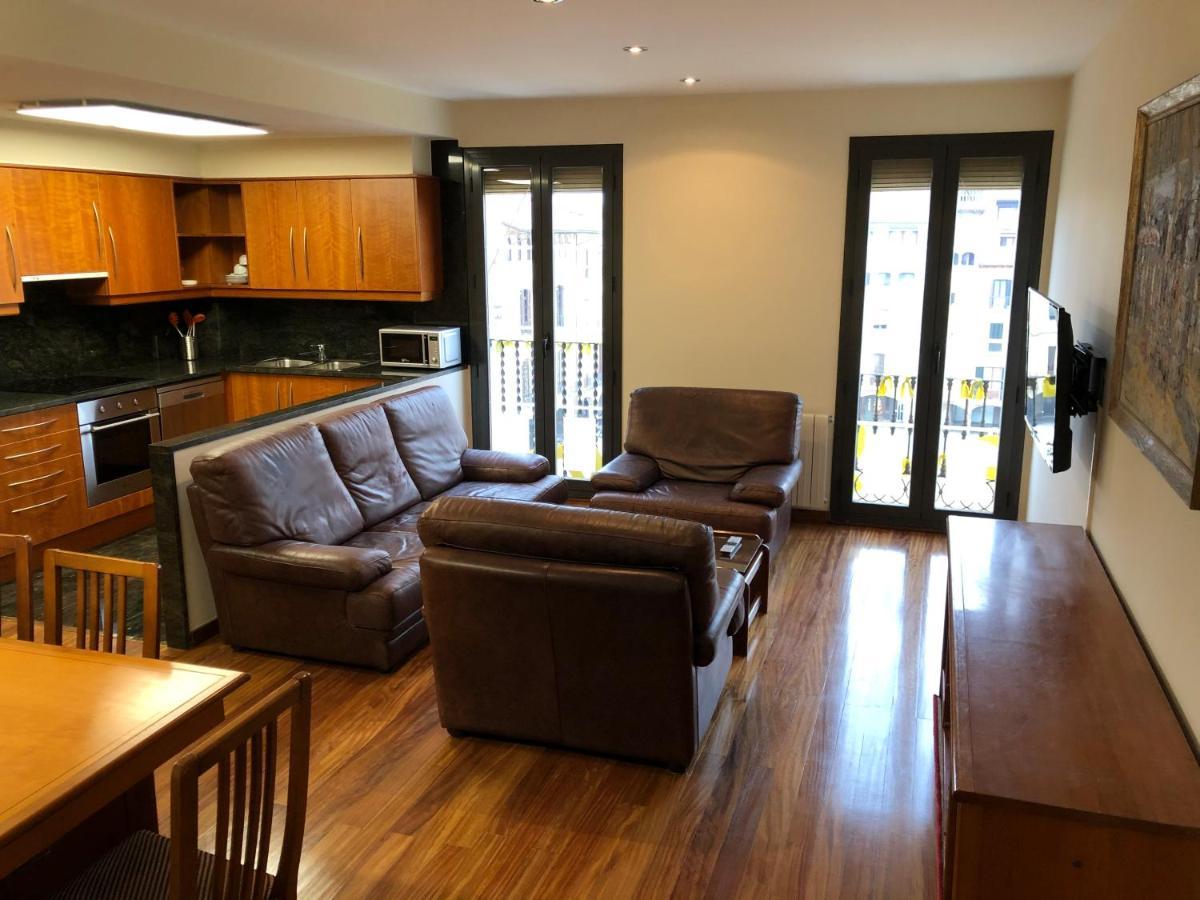Apartaments Vicus 2 Con Vistas A La Plaza Mayor De Vic Luaran gambar