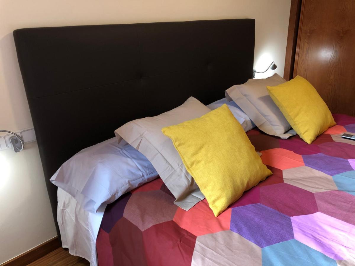 Apartaments Vicus 2 Con Vistas A La Plaza Mayor De Vic Luaran gambar