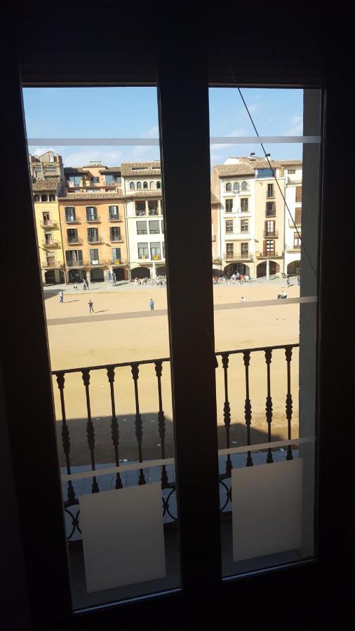 Apartaments Vicus 2 Con Vistas A La Plaza Mayor De Vic Luaran gambar